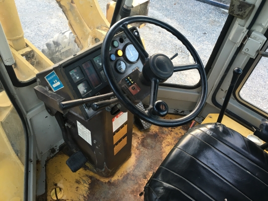 ขายรถตัก Komatsu WA 100-1 รถนอกนำเข้าจากญี่ปุ่น100\% ยังไม่เคยใช้งานในเมืองไทย สภาพสวยมากๆ พร้อมใช้งาน ราคาถูกมากๆ  081-9485494