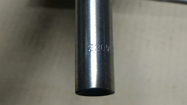 ฮีตเตอร์แท่งกลมโต 10-12 มม. ขนาด 750 W. ใช้ให้ความร้อนได้เอนกประสงค์ แท่นความร้อนแช่น้ำได้