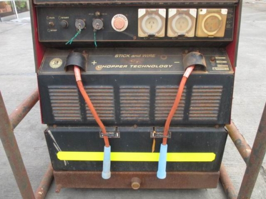 ขายตู้เชื่อมเครื่องยนต์ขนาด575แอมเชื่อมเหล็กหนามี4เครื่อง