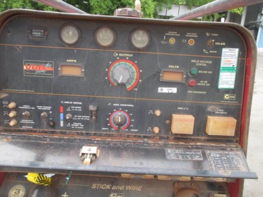 ขายตู้เชื่อมเครื่องยนต์ขนาด575แอมเชื่อมเหล็กหนามี4เครื่อง