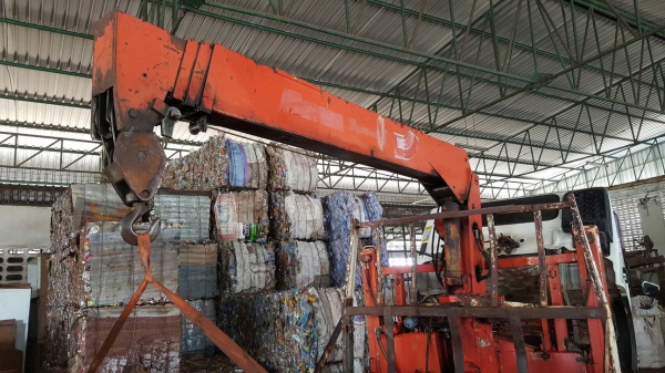 ขาย 6 ล้อ HINO MEGA ปี 47 ติดเครน 3.5 ตัน 4 ปลอก เครื่อง JO5C 145 แรงม้า กระบะยาว 5.50 เมตร ทะเบียนพร้อมโอน ขาย 6 ล้อ HINO MEGA ปี 47 ติดเครน 3.5 ตัน 4 ปลอก เครื่อง JO5C 145 แรงม้า กระบะยาว 5.50 เมตร ทะเบียนพร้อมโอน