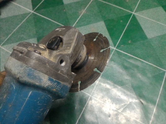 เครื่องเจียรของแท้  makita ขนาด 4 นิ้ว มาพร้อมใบตัดเพชรตัดกระเบื้อง