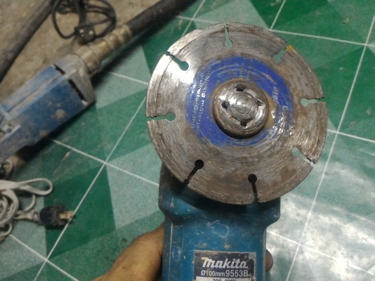 เครื่องเจียรของแท้  makita ขนาด 4 นิ้ว มาพร้อมใบตัดเพชรตัดกระเบื้อง