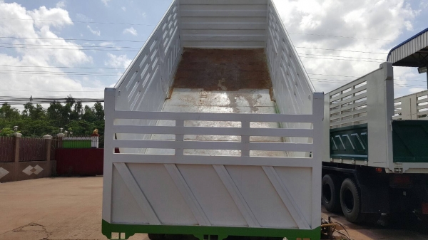 ขาย 10 ล้อดั้ม HINO MEGA 320 ปี 49 EURO 2 ดั้มสามมิตร มีระบบลากพ่วง เครื่องเดิม P11C 320 แรงม้า เกียร์เดิม คัสซีสวยตลอดเส้น ยางเต็ม ทะเบียนพร้อมโอน