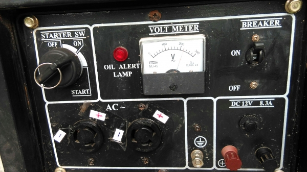 ขายเครื่องปั่นไฟดีเซล 5000es 220v สตาร์ทมือมีล้อเข็ญมี คลิปติดเครื่องให้ดูครับ