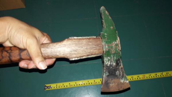 ขายขวานหงอนสวีเดนด้ามไม้มะปลิงลายสวยแข็งเหนียวทน