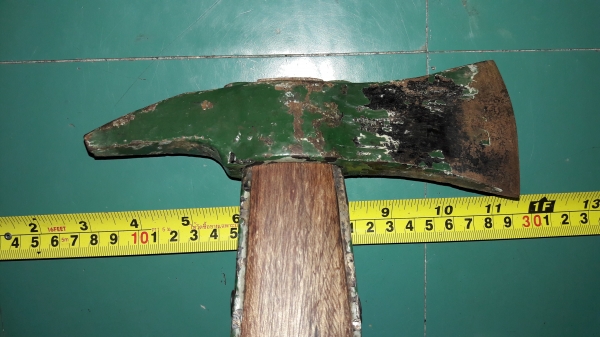 ขายขวานหงอนสวีเดนด้ามไม้มะปลิงลายสวยแข็งเหนียวทน