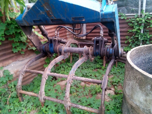 ขายเครื่องคีบอ้อยกลกิจ บูมเดี่ยว ราคา 170,000 ถ้าเอาคานหน้าใส่ตัวรถด้วย เพิ่ม20,000 ครับ