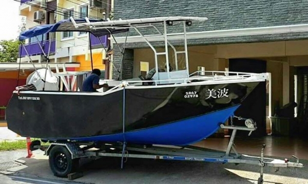 ขายเรืออลูมิเนียม ป้อมกลาง 19ฟุต ราคาถูก