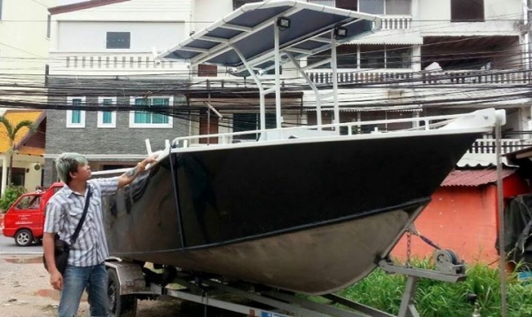 ขายเรืออลูมิเนียม ป้อมกลาง 19ฟุต ราคาถูก