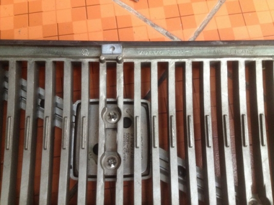 กระจังหน้า VOLVO V70 เก่าญี่ปุ่นสภาพสวย