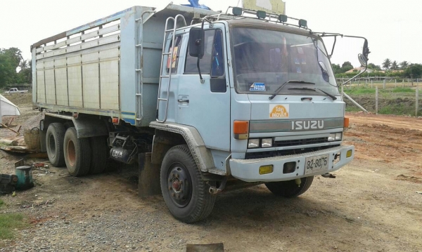 ขายรถบรรทุก 10 ล้อดัมพ์ ISUZU ROCKY 195 แรงม้านางฟ้าแท้ ราคา 670000