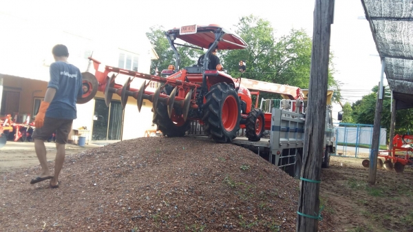 ปัญญาแทรคเตอร์..จัดมาให้ครับ ด่วน!!!คูโบต้า L3608SP พร้อมใบมีดคานล่างFD163พร้อมผาน6&times;22 เล่มทะเบียนพร้อม จัดส่ง อ.เถิน จ.ลำปาง