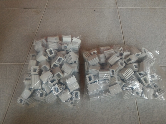 ปลอกยางเอนกประสงค์ ใช้สวมขาโต๊ะ , เก้าอี , กันกระแทรก, หรืออื่นๆ (ราคา100ตัว ต่อถุง 60 บาท )รายละเอียดอื่นๆตาพภาพ