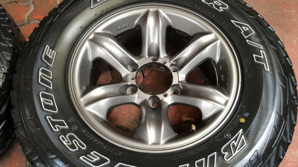 ล้อเล็บเหยี่ยวแท้ ขอบ 16 พร้อมยาง บริสโตน AT