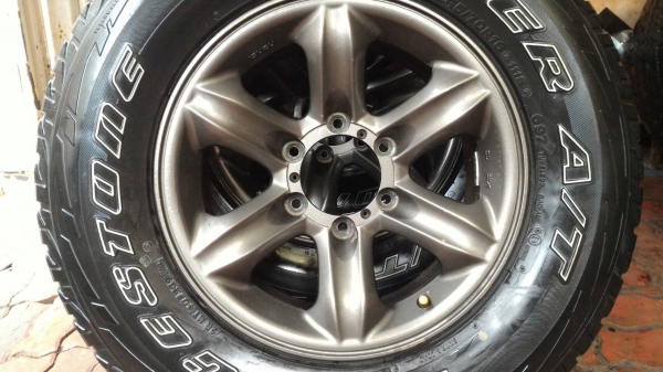 ล้อเล็บเหยี่ยวแท้ ขอบ 16 พร้อมยาง บริสโตน AT