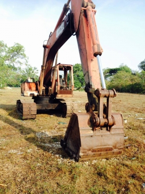 ขายรถแบคโฮ HITACHI UH 081 ขนาดรถเท่ากับ 200 ราคา 220000