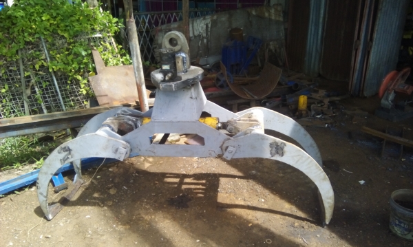 ขายคีบไม้  ยูคา    รับติดตั้งกับรถคีบอ้อย ต่อรองได้