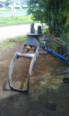 ขายคีบไม้  ยูคา    รับติดตั้งกับรถคีบอ้อย ต่อรองได้