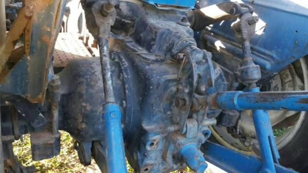 ขาย 335,000 FORD 6610 เสื้อลาย  เครื่องดี เกียร์แรง(ใบมีด หาง 3 และ 7) เอกสารเล่มทะเบียน รถสวยพร้อมใช้ ยโสธร 0984521458