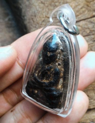 หลวงปู่ทวดT04 เนื้อว่าน พิมพ์สวยจัด หายากมีคราบเก่าแท้ วัดช้างไห้ พระบ้านพระหิ้ง