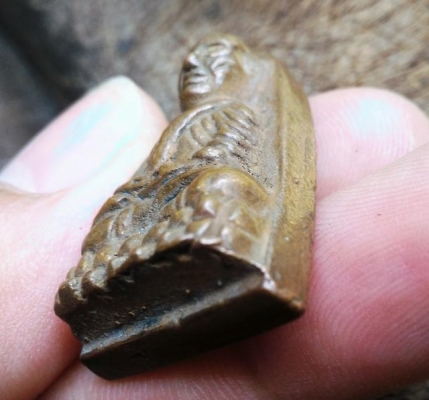 หลวงปู่ทวดT02 หน้าแก่ เนื้อโลหะพิมพ์เตารีด วัดช้างไห้ พระบ้านพระหิ้ง