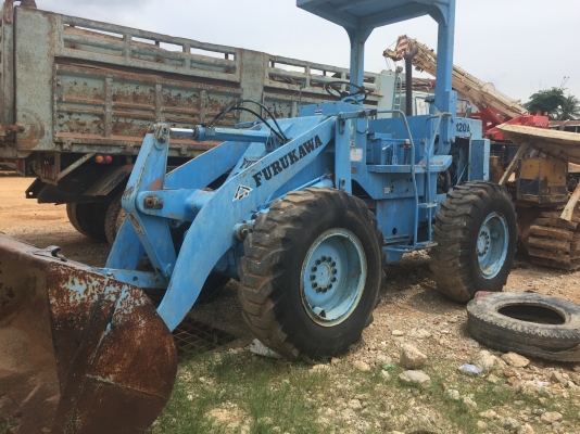 รถตักล้อยางเลี้ยวเอว..FL120A  FURUKAWA รถประมูลจากทางราชการ...มี2คัน