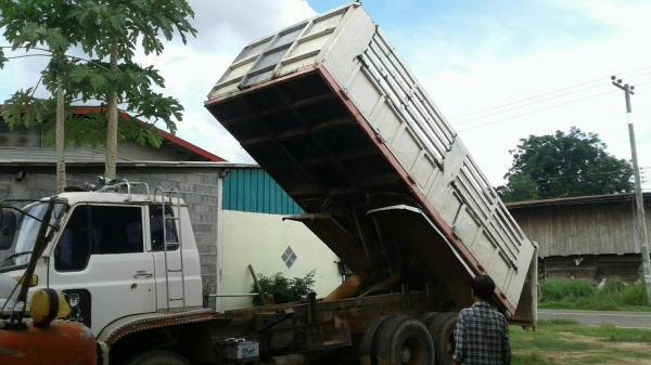 รถสิบล้อดั้ม รถสิบล้อดั้ม