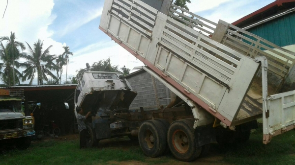 รถสิบล้อดั้ม รถสิบล้อดั้ม