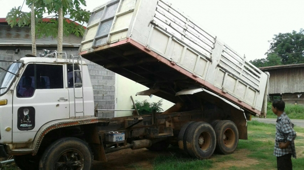 รถสิบล้อดั้ม รถสิบล้อดั้ม