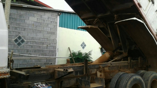 รถสิบล้อดั้ม รถสิบล้อดั้ม