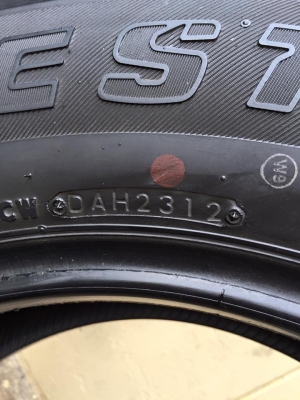 ขายยาง BRIDGESTONE DUELER H/T 840 255-65-17 ปี12 ดอกหนา สภาพป้ายแดง คู่ละ 4,000 บาท