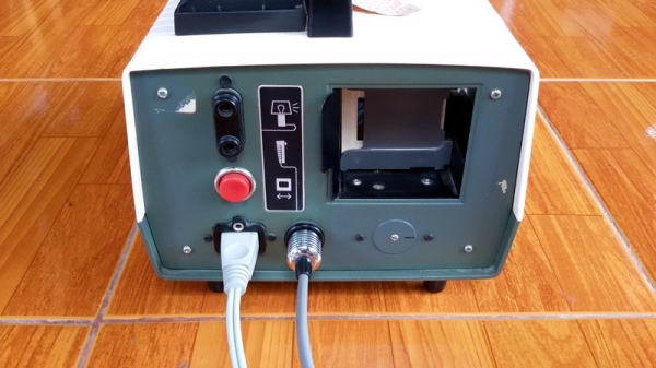 ขายเครื่องฉายสไลด์ จากตู้ยุโรป 2 เครื่อง