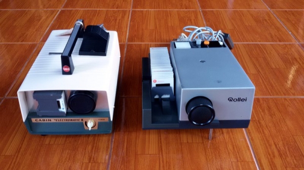 ขายเครื่องฉายสไลด์ จากตู้ยุโรป 2 เครื่อง