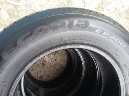 ยางBRIDGESTONE รุ่น Ecopia EP200 .205 65R15 ปี2015 สภาพสวยมากๆ ดอกเยอะมากๆ90\%คุ้มจริงๆไม่ใช้นาน