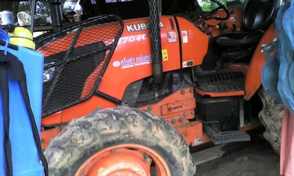 ขายรถไถ KUBOTA M7040 อุปกรณ์ดันหน้า ผานหลัง รถสวยสภาพดี พร้อมใช้งาน เอกสารถูกต้อง เล่มทะเบียนพร้อมโอน ราคา395,000 สนใจโทร 090-8588220คุณนะ 093-3258446คุณบิว หรือเข้าดูสินค้าอื่นๆได้ที่ www.narong2truck.com หรือ www.truck.in.th/498 หรือเพจFacebook ณรงค์ ซื