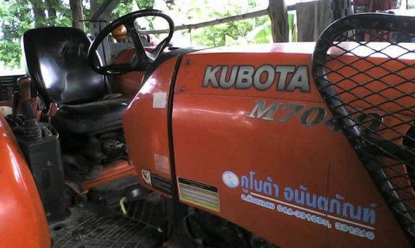 ขายรถไถ KUBOTA M7040 อุปกรณ์ดันหน้า ผานหลัง รถสวยสภาพดี พร้อมใช้งาน เอกสารถูกต้อง เล่มทะเบียนพร้อมโอน ราคา395,000 สนใจโทร 090-8588220คุณนะ 093-3258446คุณบิว หรือเข้าดูสินค้าอื่นๆได้ที่ www.narong2truck.com หรือ www.truck.in.th/498 หรือเพจFacebook ณรงค์ ซื