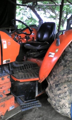 ขายรถไถ KUBOTA M7040 อุปกรณ์ดันหน้า ผานหลัง รถสวยสภาพดี พร้อมใช้งาน เอกสารถูกต้อง เล่มทะเบียนพร้อมโอน ราคา395,000 สนใจโทร 090-8588220คุณนะ 093-3258446คุณบิว หรือเข้าดูสินค้าอื่นๆได้ที่ www.narong2truck.com หรือ www.truck.in.th/498 หรือเพจFacebook ณรงค์ ซื