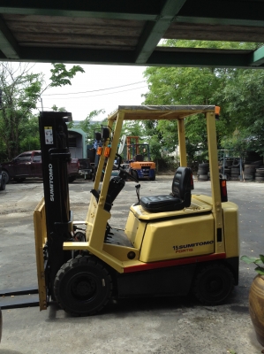 +++ ขายโฟล์คลิฟท์  SUMITOMO FD15  ขนาด  1.5  ตัน  เครื่องยนต์ดีเซล  เสา  3  เมตร  เกียร์ออโตเมติค  ยางตันใหม่
