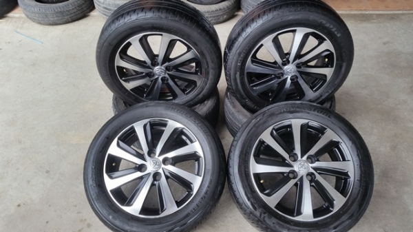 ขายล้อTOYOTA New VIOS(หน้าเงาดำ) ยางปี 0914 4 ล้อ