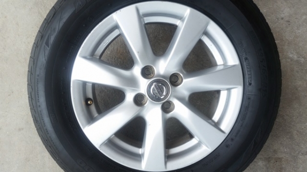 ขายล้อ NISSAN ALMERA VL ยางปี15  4 ล้อ