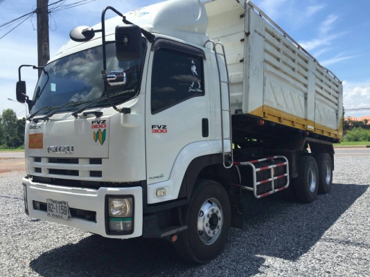 ขาย.  อีซูสุ. 300แรง ด้ำ แม่เดียวปี 55 รถสวย. พร้อมใช้. จัดแน๊น ได้