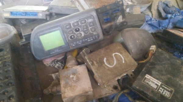 ขายกล่องไฟรถแมคโค และหน้าจอ ของตัดจากตัวรถ  สินค้าทุกอันรับประกันครับขายไม่แพง