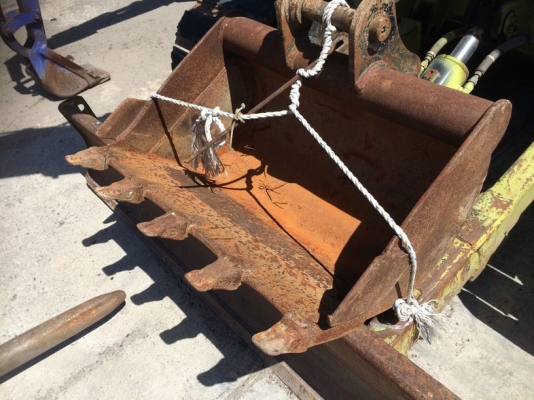 CAT 304CR ปี 2005	ใช้งาน 3048 ชม. ขายพร้อมหัวกระแทก Toku นำเข้าจากญี่ปุ่น ถึงไทยแล้ว ราคาไม่แพงครับ