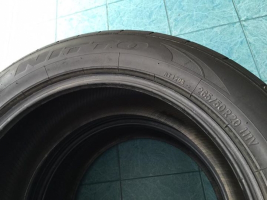 ขายยางNitto 420s 265/50/20สภาพสวย ดอกเต็ม 4เส้น