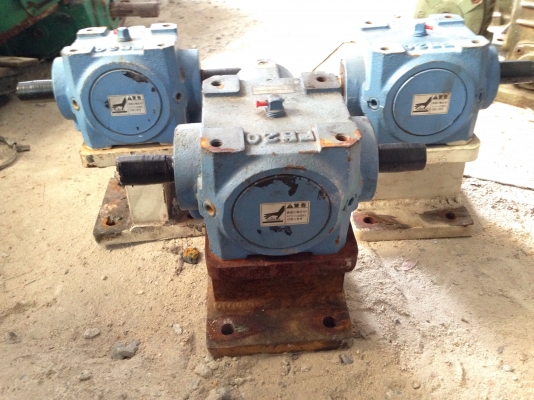 ( เหลือ 1 ตัวครับ )ขายหัวเกียร์ 3ทาง made in Japan อัตราทด 1:1 สภาพสวย หมุนนิ่ม พร้อมแท่นวาง มี 3 ตัวครับ ( เหลือ 1 ตัวครับ )ขายหัวเกียร์ 3ทาง made in Japan อัตราทด 1:1 สภาพสวย หมุนนิ่ม พร้อมแท่นวาง มี 3 ตัวครับ