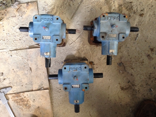 ( เหลือ 1 ตัวครับ )ขายหัวเกียร์ 3ทาง made in Japan อัตราทด 1:1 สภาพสวย หมุนนิ่ม พร้อมแท่นวาง มี 3 ตัวครับ ( เหลือ 1 ตัวครับ )ขายหัวเกียร์ 3ทาง made in Japan อัตราทด 1:1 สภาพสวย หมุนนิ่ม พร้อมแท่นวาง มี 3 ตัวครับ