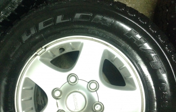 แม็ก ISUZU พร้อมยาง Bridgestone Dueler 225-70-15