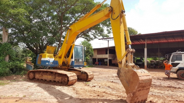 ขาย แบคโฮ KOMATSU PC200-5 เอกสารใบซื้อขาย เครื่องดีทำงานไม่โหลด เอวแน่น ช่วงล่างเต็ม ไฟฟ้าเต็ม แอร์เย็น เครื่องเสียงครบ