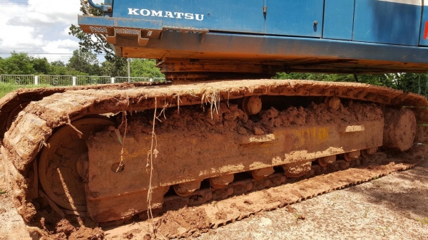 ขาย แบคโฮ KOMATSU PC200-5 เอกสารใบซื้อขาย เครื่องดีทำงานไม่โหลด เอวแน่น ช่วงล่างเต็ม ไฟฟ้าเต็ม แอร์เย็น เครื่องเสียงครบ